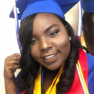 Meet your Posher, Adia